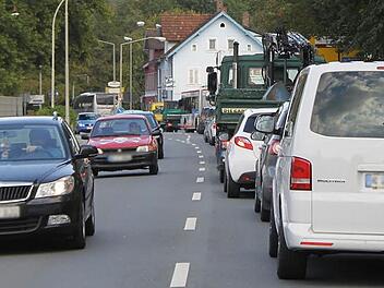 Vor allem am Morgen und im Feierabendverkehr (Bild) staut sich der Verkehr in der Melkendorfer Straße. Fotos: Alexander Hartmann