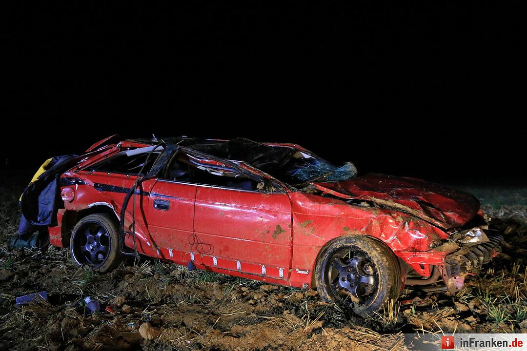 Opel überschlägt sich bei Königsfeld