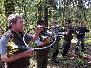 Die Jagdhorngruppe bereicherte das Treffen mit diversen Einlagen. Foto: Klaus Rößner