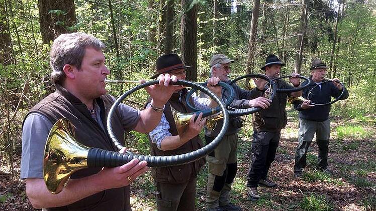 Die Jagdhorngruppe bereicherte das Treffen mit diversen Einlagen. Foto: Klaus Rößner