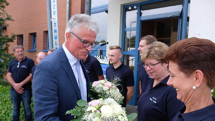 Burkhard Oschmann, Geschäftsführer des Abwasserzweckverbands Thulba-Saale, sprach seinen elf Mitarbeiterinnen und Mitarbeitern anlässlich des Festaktes zum 50-jährigen Bestehen der Kläranlage seinen besonderer Dank aus.Gerd Schaar