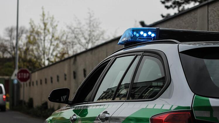 Der Dieb versuchte den Kofferraum des Streifenwagens zu &ouml;ffnen. Symbolfoto: Christopher Schulz