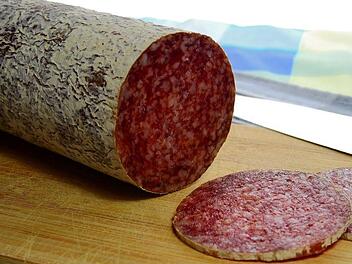 Chiemgauer Naturfleisch ruft aktuell zwei Sorten Salami zur&uuml;ck. Symbolfoto: pixabay.com/Bru-nO