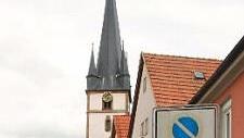 Einbahnstraßen-Ausgang in der abgezäunten Kirchgasse