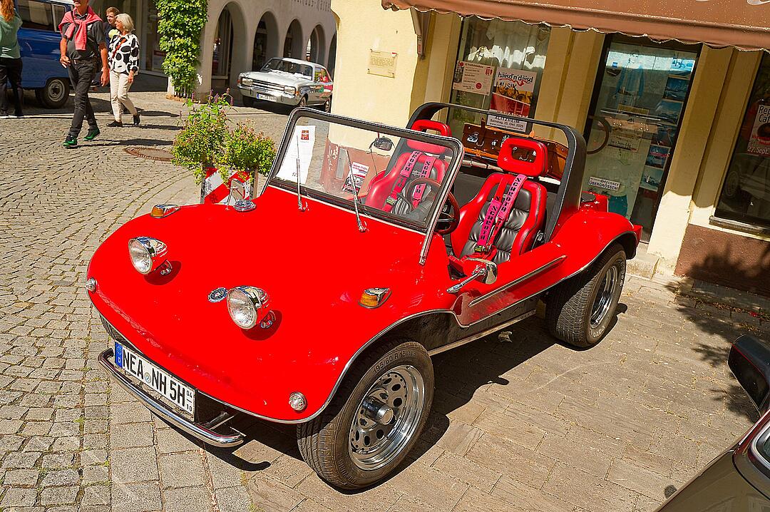 Historische Automobile und Motorräder