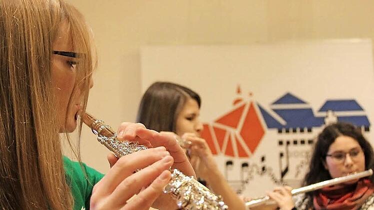 Ein Querflötenensemble setzt den musikalischen Rahmen (von links): Elisabeth Kircheis, Britta Soens und Elisa Gillner. Fotos: Gerd Schaar