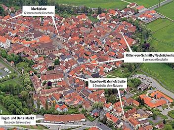 Viele verwaiste Geschäfte bedeuten keine Zierde für Eberns Innenstadt. Besonders fehlt ein Café am marktplatz.