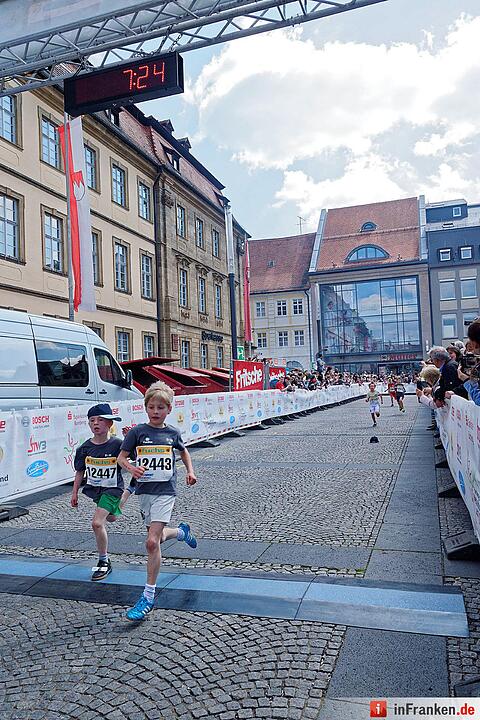 Weltkulturerbelauf 2017 in Bamberg: Der Zieleinlauf am Maxplatz