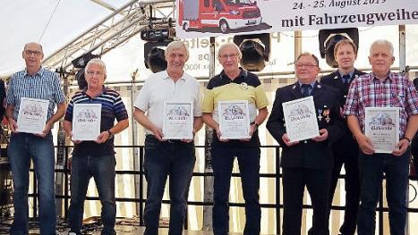 Für 45 bzw. 50 Jahre Mitgliedschaft in der Eibenberger Wehr wurden diese Männer geehrt.