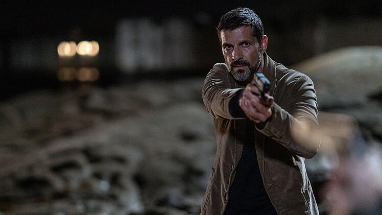 Am Strand kann Kommissar Georges Dupin (Pasquale Aleardi) schließlich den wahren Täter überführen ...