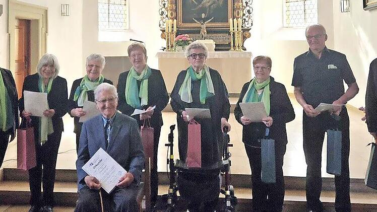 Beim 80. Jubil&auml;um des Kirchenchors Gleisenau wurden geehrt: Else Gerber, Herbert Hofmann, Christl K&auml;b, Christa Viernek&auml;s, Norbert Wippich, Helga Zieg, Margot Druckenbrod und Wilhelm Will.