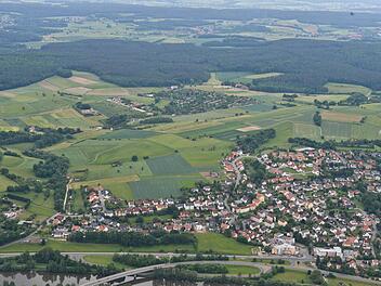 Im oberen Teil der freien Fläche (Bildmitte) soll das Baugebiet "Himmelreich" entstehen. Archivbild: Ronald Rinklef
