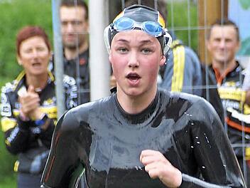 Pauline Schweens (16) ist eigentlich noch zu jung f&uuml;r den Triathlon in Roth - die Teilnehmer m&uuml;ssen mindestes 18 Jahre alt sein - doch dank einer Sondergenehmigung kann sie gemeinsam mit Carsten Friedmann und Philipp Neumeister teilnehmen.  Foto: privat