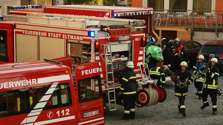 Eine Schauübung fand in diesem Jahr am Eltmanner Marktplatz anlässlich des Stadtfeuerwehrtages statt.