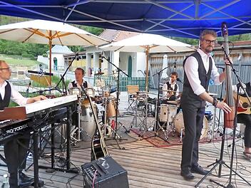 Die Rockband "Huebnotix" im Felsenbad  Foto: Thomas Weichert
