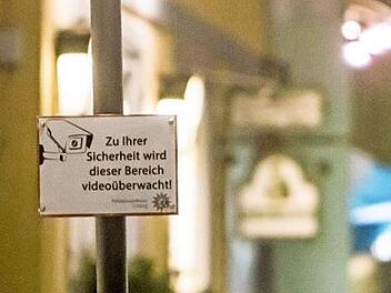 Seit Sonntagnacht hat die Polizei den Steinweg im Blick. Foto: Jochen Berger