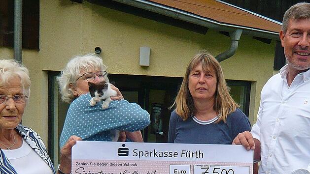 Tierheim Hof: Unternehmer spendet größere Summe - "Man muss auch etwas zurückgeben"