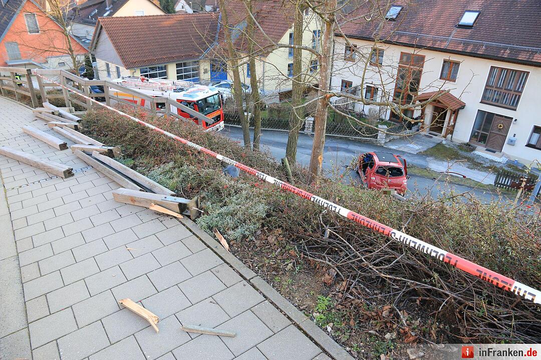 Pkw überschlägt sich in Hollfeld