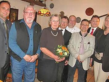 Der CSU-Ortsverband ehrte. Unser Bild zeigt v. l. stellv. Vorsitzenden Jens Pussert, Dieter Schreiner, Helga Cestone, Vorsitzenden Mathias Zimmer, Axel Fink, Andreas Kuschbert, stellv. Vorsitzenden Matthias Ultsch und CSU-Kreisvorsitzende Birgit Weber.  Foto: Martin Koch