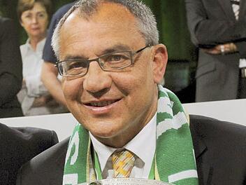 Drei Meisterschaften, zwei Pokalsiege: Felix Magath ist von den in Franken geborenen Trainern der mit Abstand erfolgreichste in der 1. und 2. Bundesliga. Das Bild zeigt ihn 2009 nach dem Titel mit Wolfsburg. dpa