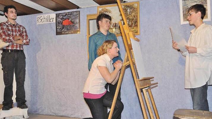 Wolfgang Schober  aus Dietersdorf, Moritz Ruff und Franziska Merkel aus Frickenhöchstadt sowie Johannes Derrer aus Hombeer (v. l.) gehören zur Theatergruppe. Foto: privat