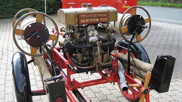 Eine alte Feuerwehrspritze aus dem Jahr 1928