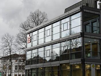 Für die Sparkasse ein Novum. Erstmals kann das Bamberger Geldinstitut die Mehrheit der Auszubildenden nicht übernehmen. Die Personalie hat wirtschaftliche Gründe.  Foto: Ronald Rinklef
