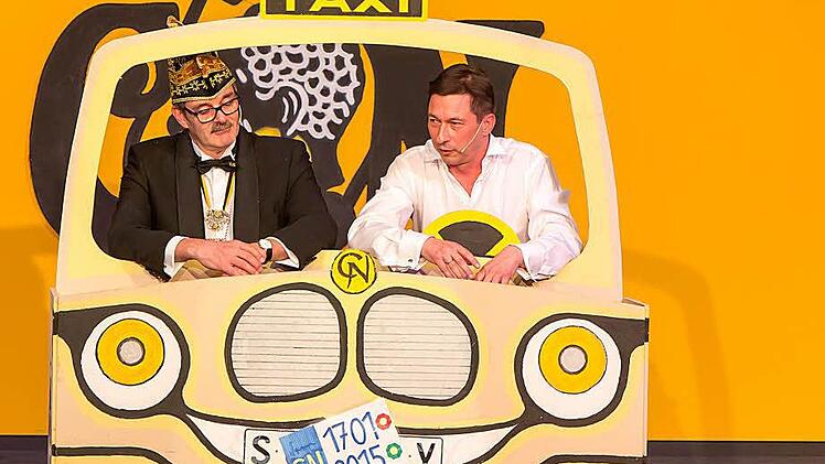 Pit Kammerscheid (links) und Thomas Eck im Taxi Foto: Albert Höchstädter