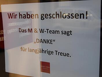 Ein letzter Gruß der Matzer & Worsch-Mitarbeiter an ihre treuen Kunden.   Fotos: Oliver Schmidt