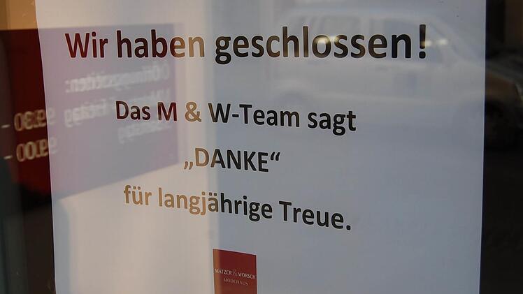 Ein letzter Gruß der Matzer & Worsch-Mitarbeiter an ihre treuen Kunden.   Fotos: Oliver Schmidt