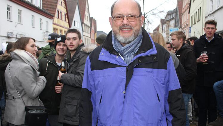 Der evangelische Dekan Thomas Kretschmar mischte sich in diesem Jahr zum ersten Mal unters Volk.Er hat nur einen Weihnachtswunsch: "Frieden!".Sonny Adam
