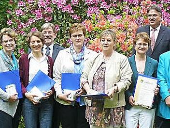 Die sechs besten Hauswirtschafts-Absolventinnen erhielten neben ihren Zeugnissen noch Preise. Foto: kpw