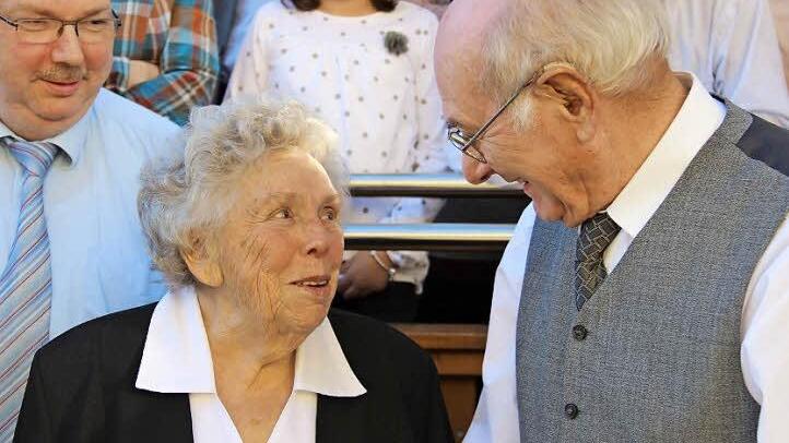 Seit 65 Jahren glücklich verheiratet: Erna und Walter Brandl  Foto: Katharina Müller-Sanke
