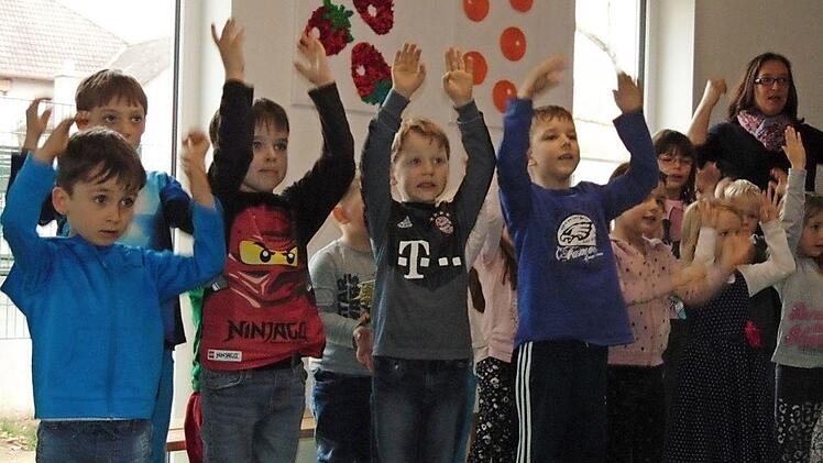 Die Neunkirchner freuen sich über ihren vergrößerten Speiseraum.  Foto: Petra Malbrich