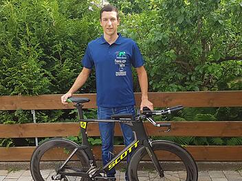 Manuel Heilmann und sein Renngefährt: Am Samstag geht der 22-Jährige bei der Challenge-WM im slowakischen Samorin an den Start.  Foto: privat