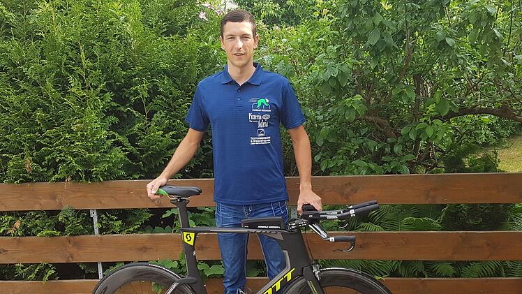 Manuel Heilmann und sein Renngefährt: Am Samstag geht der 22-Jährige bei der Challenge-WM im slowakischen Samorin an den Start.  Foto: privat
