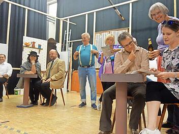 Hoch her geht's auf den Brettern von Dörfles-Esbach, die Proben der Laienspieler laufen auf Hochtouren.  Foto: Doris Weidner