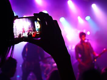Kitzinger Bands werden in Film und Bild gezeigt - mit Weinprobe und Live-Musik