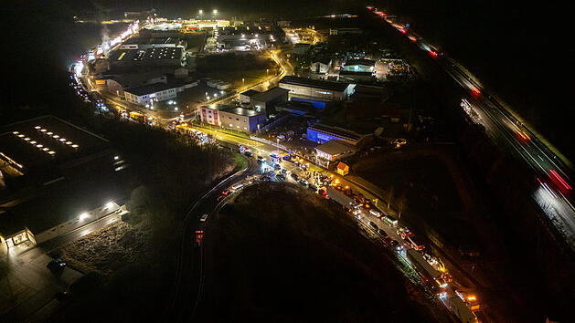 REWE-Zentrallager im Landkreis Bamberg von Traktoren, Lastwagen und Transportern blockiert