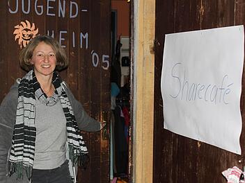 Brigitte Finke kümmert sich um das Sharecafé in Scheßlitz.  Fotos: Sarah Dann