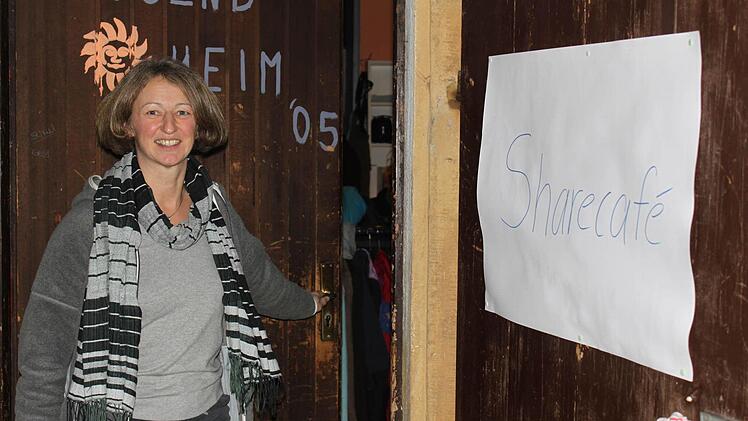 Brigitte Finke kümmert sich um das Sharecafé in Scheßlitz.  Fotos: Sarah Dann