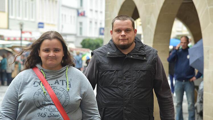 Dorina und Alexander Glasenapp sind verzweifelt, dröhnende Bässe aus den umliegenden Kneipen rauben dem Ehepaar den nächtlichen Schlaf. Foto: Gabi Arnold