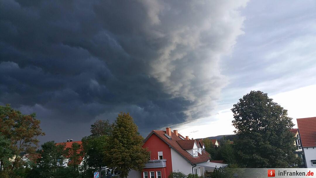 Gewitterfront über Bamberg und Umgebung