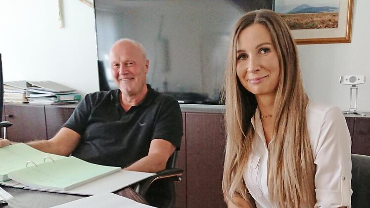 Verena Hausmann, Höchstadts neue Finanzchefin, und Bürgermeister Gerald Brehm legen einen von Corona gezeichneten Sparhaushalt vor.  Fotos: Andreas Dorsch