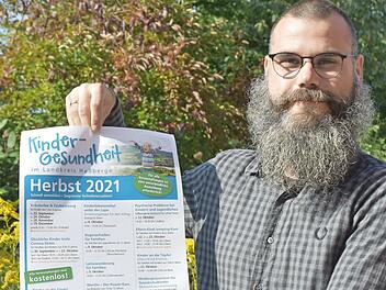 Benjamin Herrmann, Geschäftsstellenleiter der Gesundheitsregion plus, rührt die Werbetrommel für die Aktionswochen zur Kindergesundheit.