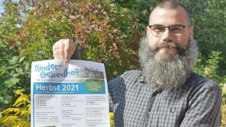 Benjamin Herrmann, Geschäftsstellenleiter der Gesundheitsregion plus, rührt die Werbetrommel für die Aktionswochen zur Kindergesundheit.