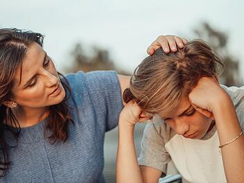 Kindern sollte in der Erziehung eine offene und direkte Kommunikation beigebracht werden.