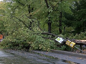 Hurrikan Kirk: Rollt auf Franken ein Unwetter zu? Feuerwehr verfolgt Unwetterwarnungen