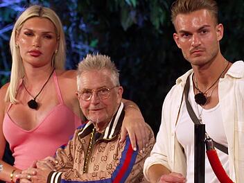 Armer Martin Semmelrogge! Dem "Das Boot"-Star (Mitte) ging es bei "Kampf der Realitystars" (RTLZWEI) an den Kragen. Konnte Giuliana Farfalla die Schauspiel-Legende schützen?