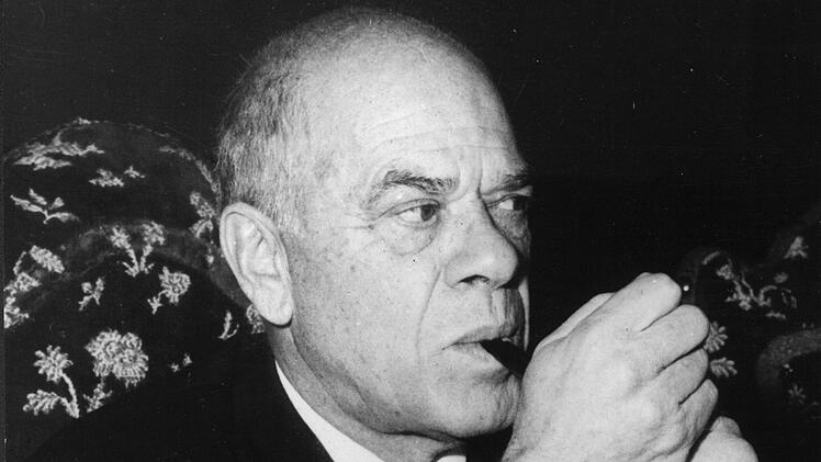 Ist das Leben nicht schön? Trotz allem? Frank Capra war ein Meister des Wohlfühlfilms und er hatte Sinn für Humor. Insgesamt sechsmal war der legendäre Filmemacher für den Regie-Oscar nominiert, dreimal durfte er ihn entgegennehmen.